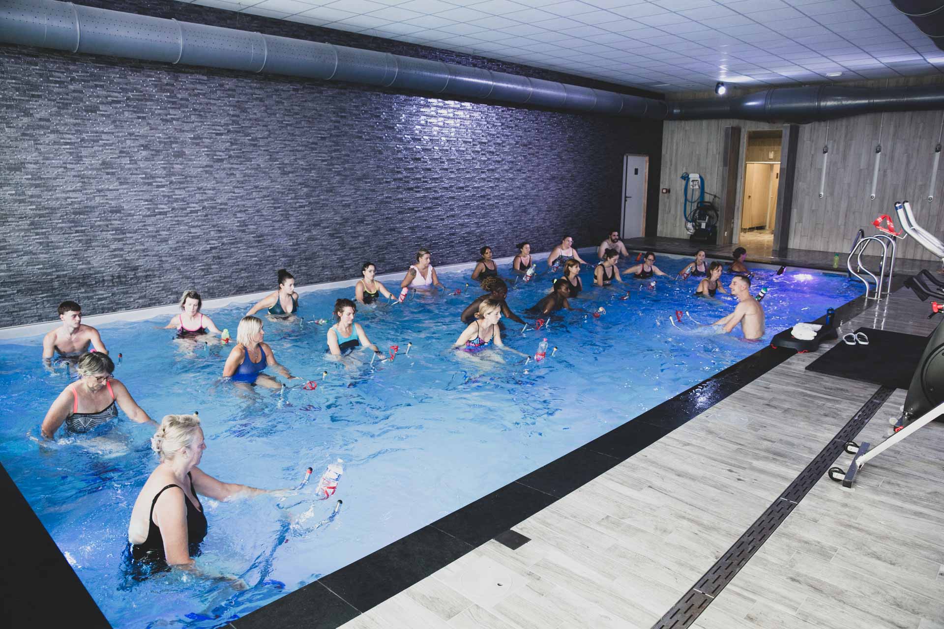 Cours dans l'espace aquatique de la salle de sport Artligne à La Chapelle-sur-erdre, Carquefou