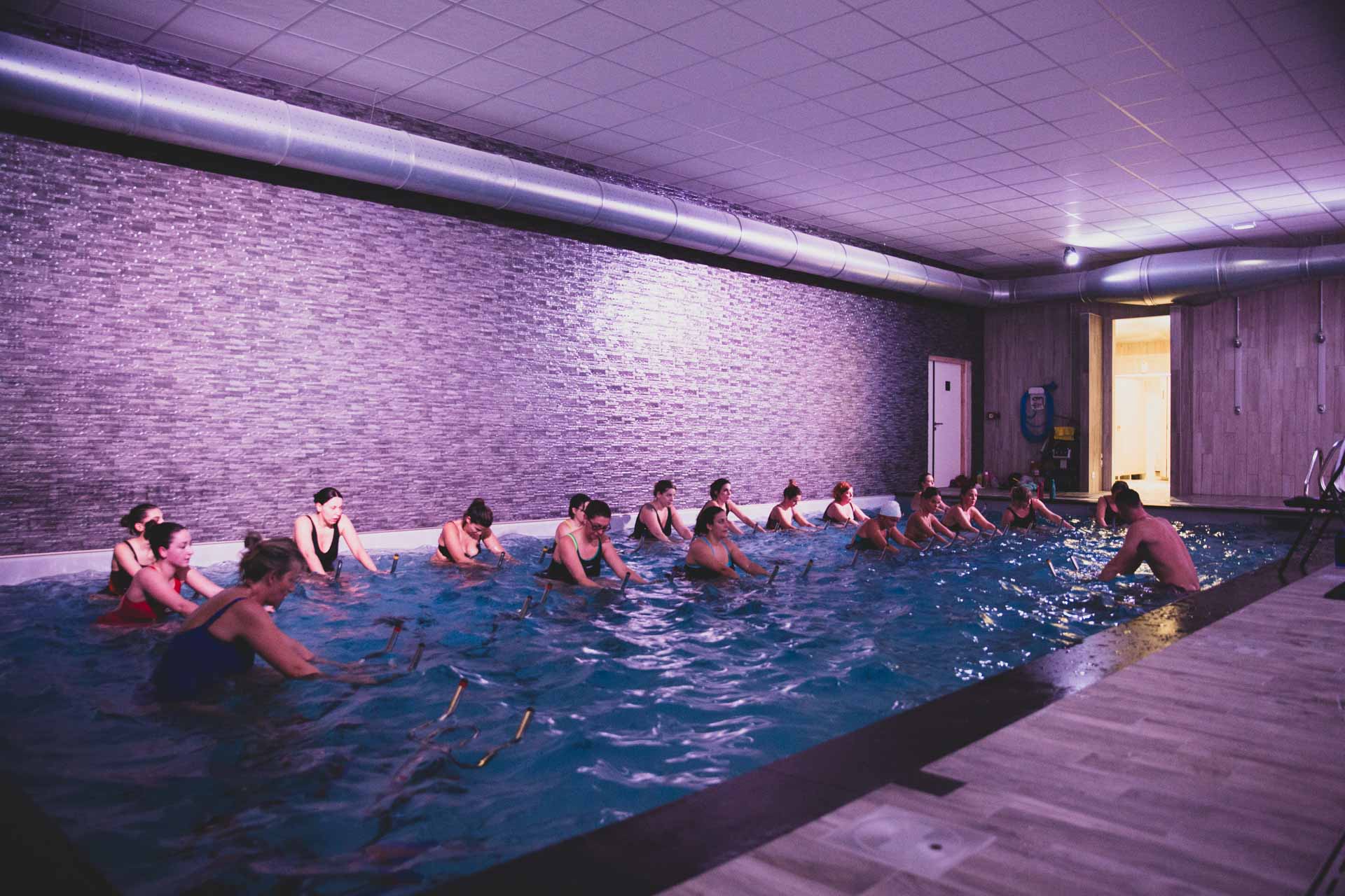 Les cours d'aquahiit à la piscine d'Eudaimonia à Carquefou